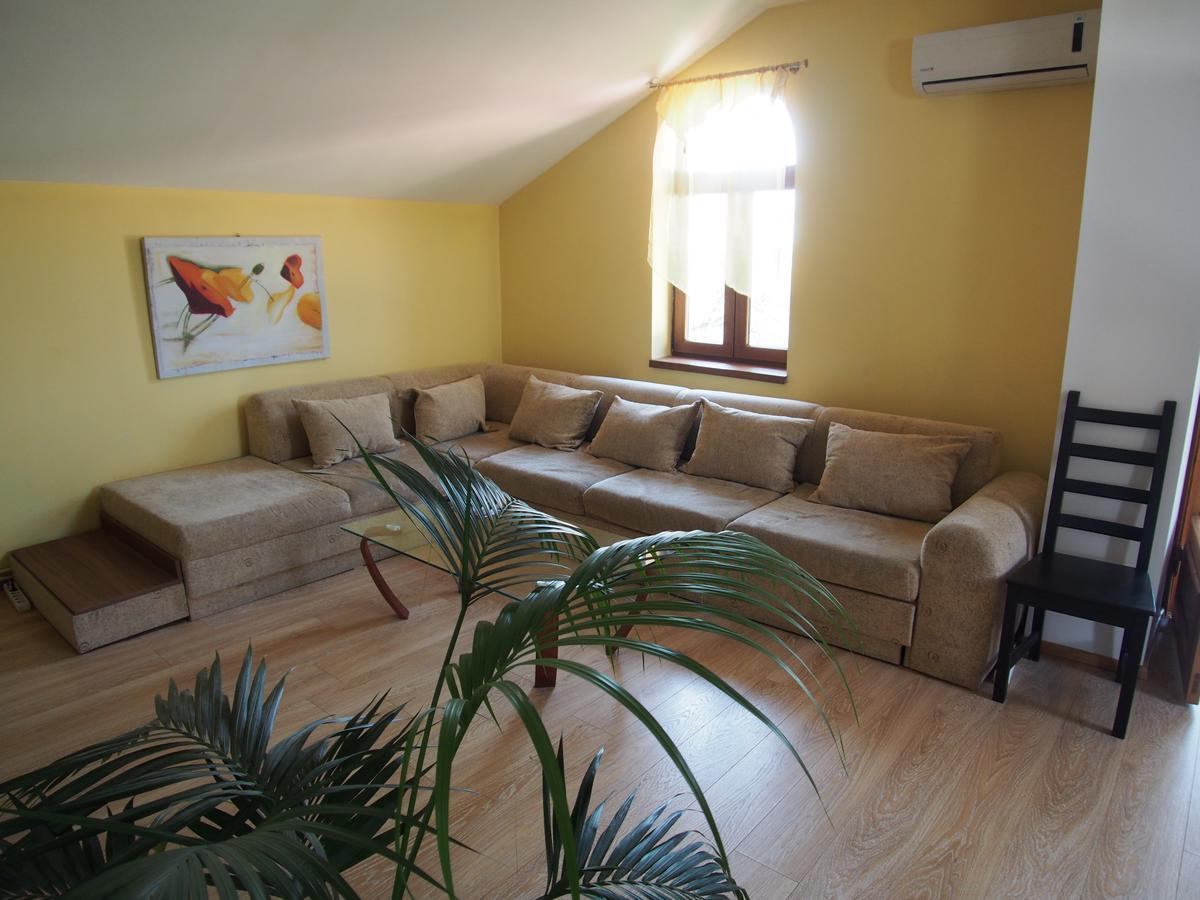 Argeselu Garden Villa - Entire Floor Apartment, Exclusive Garden Access Maracineni Phòng bức ảnh