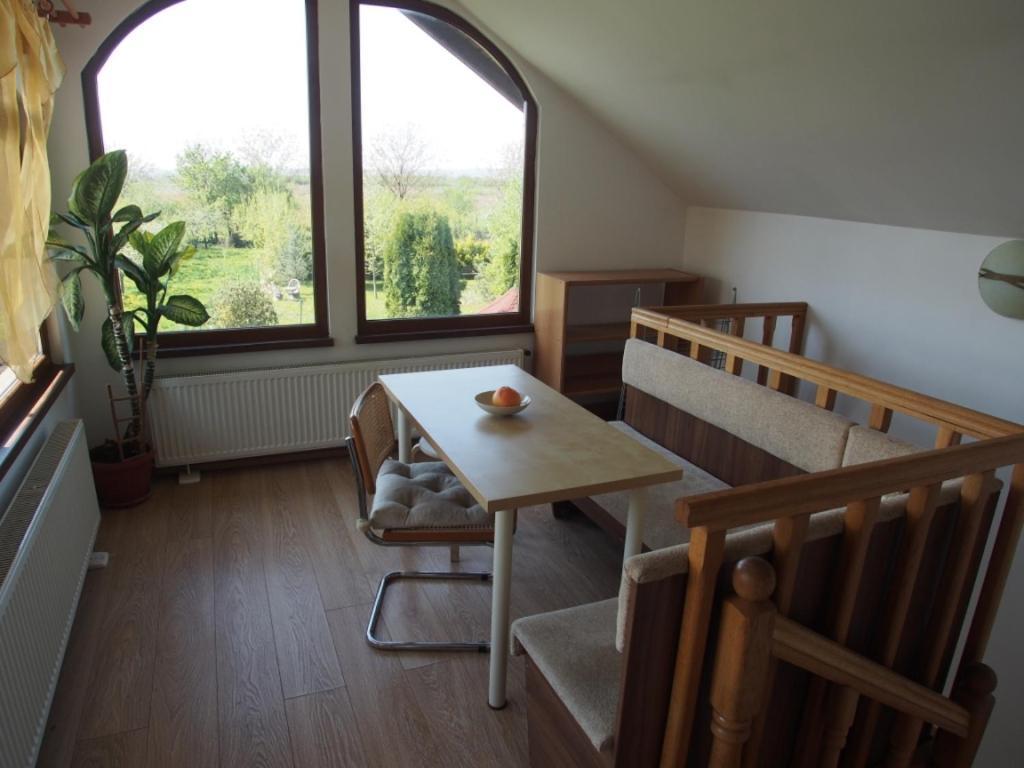 Argeselu Garden Villa - Entire Floor Apartment, Exclusive Garden Access Maracineni Ngoại thất bức ảnh